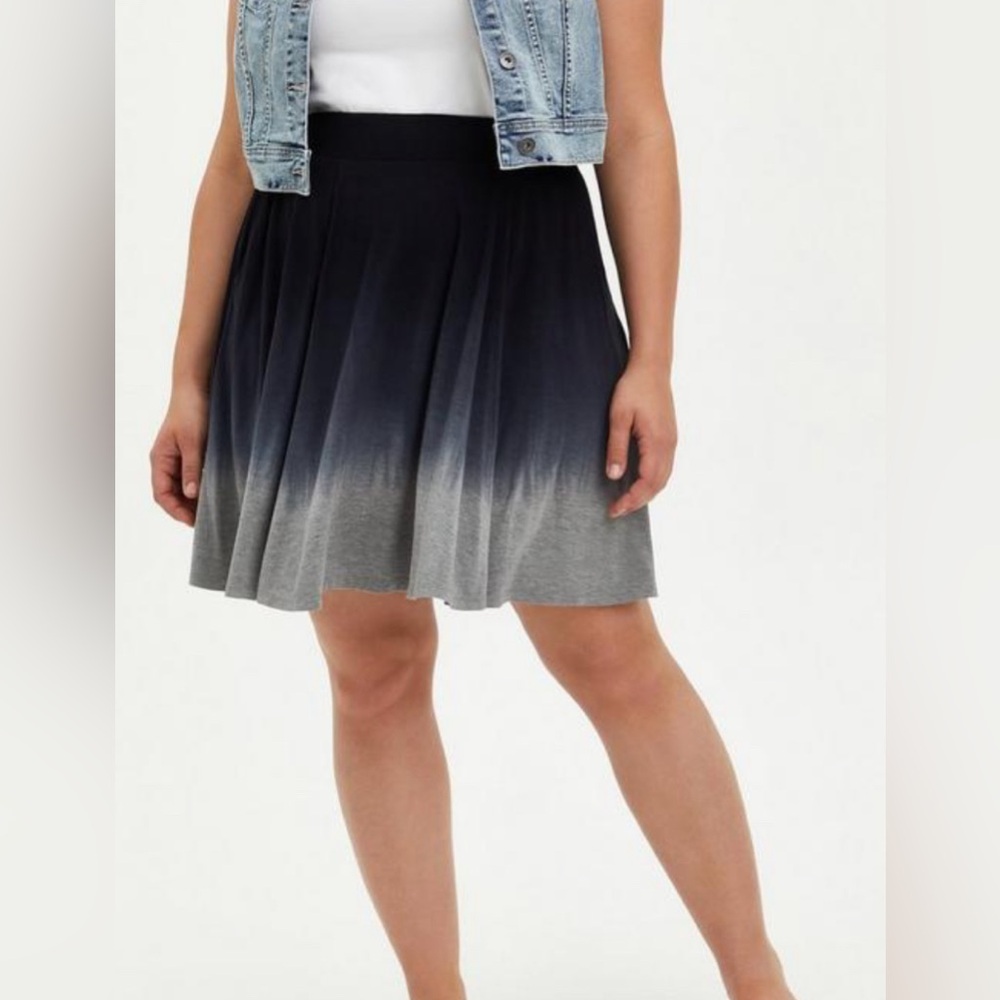 Torrid Sz. 1 (1X/14-16) Mini Jersey Skater Skirt